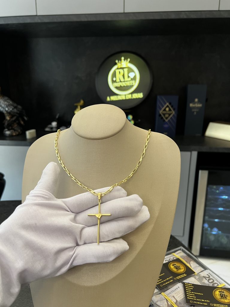 Cordão Meia Cana 4mm com Pingente Cruz Banhada a ouro 18k