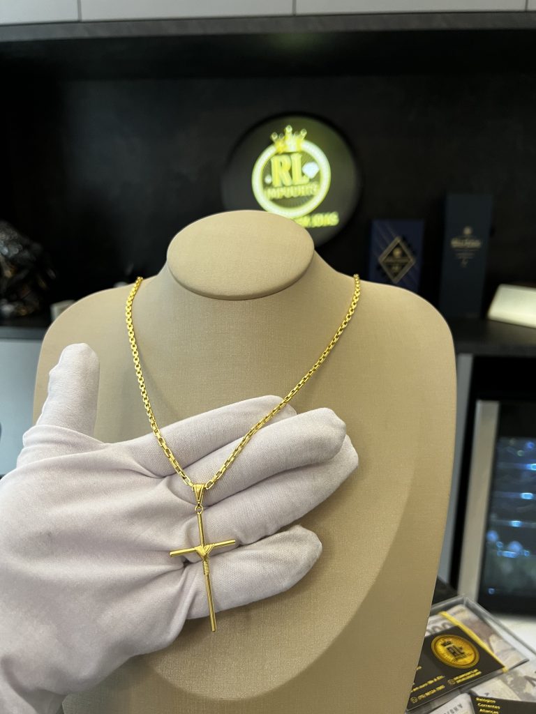 Cordão Tijolinho 4mm com Pingente Cruz Banhado a Ouro 18