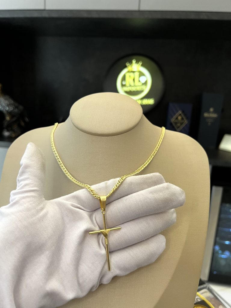 Cordão Grummet 5mm com Pingente Cruz Banhado a Ouro 18k