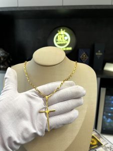 Cordão Curta Tijolinho 4mm com Pingente Cruz Banhado a Ouro 18k