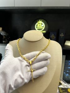 Cordão Cadeado 6mm com Pingente Cruz Banhado a ouro 18k