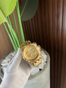 Relógio Invicta Venon Hibrid Dourado Interna Maquinário Bolinhas Douradas