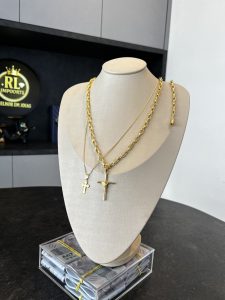 Conjunto Meia Cana 6mm com Pingente Crucifixo Palito Acompanha uma mais fina de brinde
