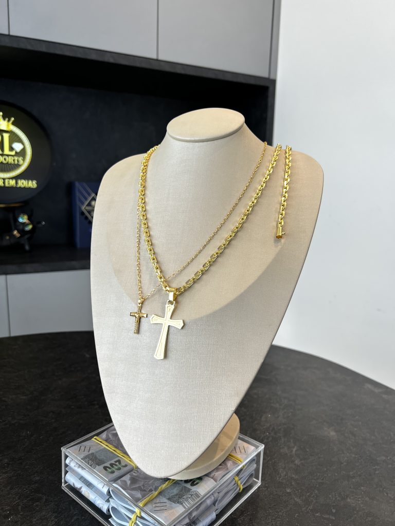 Conjunto Cadeado 6mm com Pingente Cruz Bordado Acompanha uma mais fina de brinde