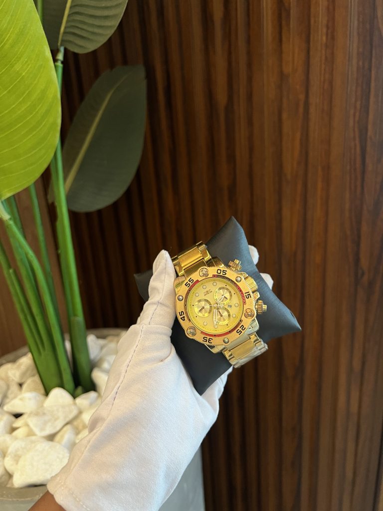 Relógio Invicta Robusto Dourado (ACOMPANHA BRINDE)