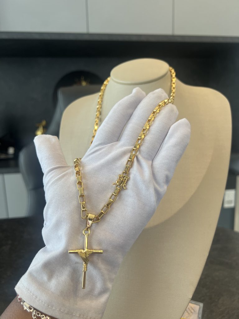 Cordão Bloquinho 6mm Com Pingente Crucifixo Palito