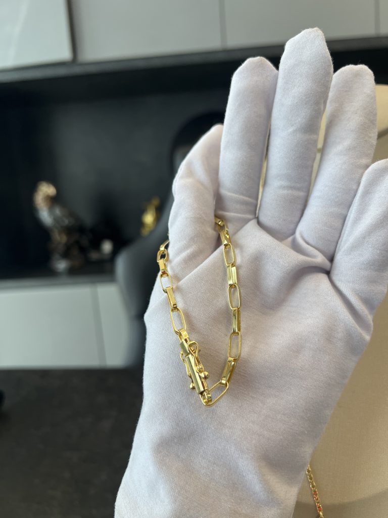 Conjunto Tijolinho Alongado Trava Dupla 5mm com Pingente Cruz Malta Acompanha uma mais fina de Brinde