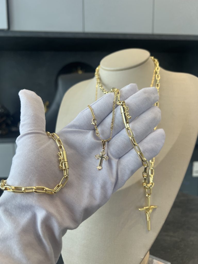 Conjunto Meia Cana 6mm com Pingente Crucifixo Palito Acompanha uma mais fina de brinde
