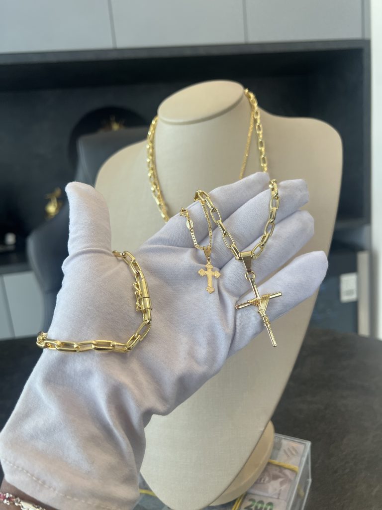 Conjunto Meia Cana 6mm com Pingente Crucifixo Palito Acompanha uma mais fina de brinde